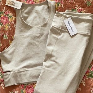 Outdoor Voices slashback top & 3/4 leggings Set L